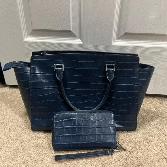 Michael Kors Dark Blue Croc-Embossed Bag and Wallet - Picture 7 of 8